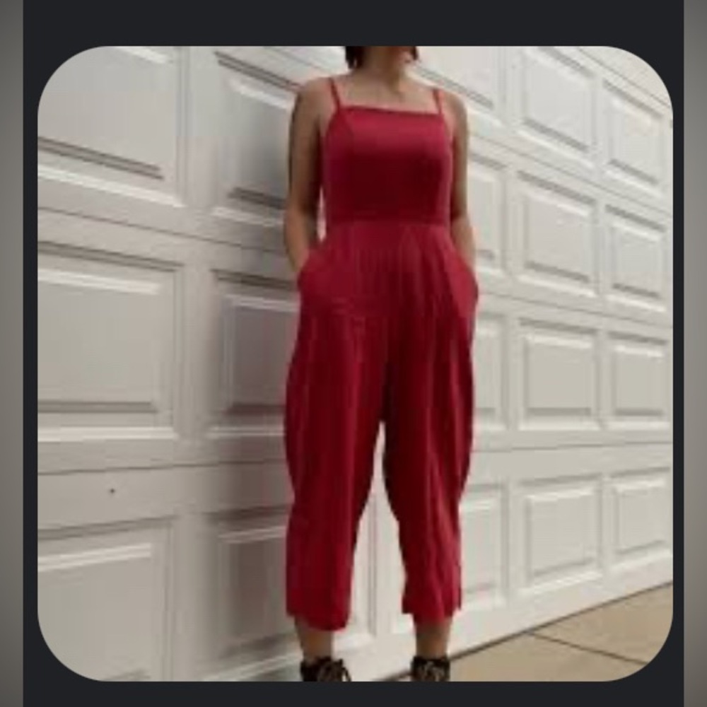 OLD NAVY cami jumpsuit in tomato juice red! Pockets.Adjustable straps.Size Small